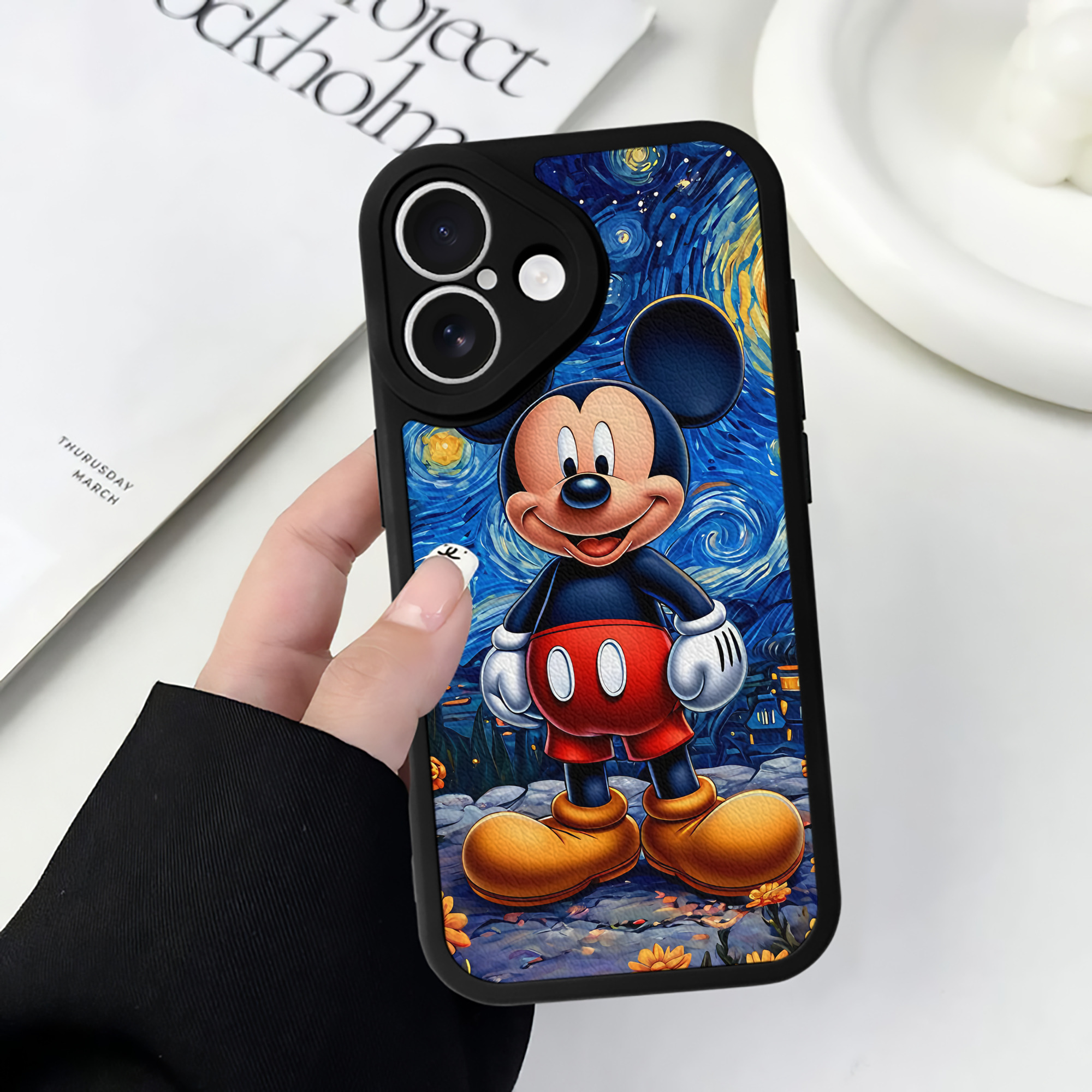 （画像用） ミッキーマウス Mickey Mouse 【iPhone 16シリーズ対応】シリコンスマホケース（レザー調） 材質：シリコン